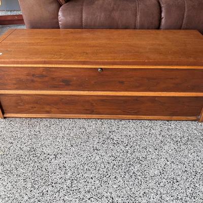Vintage Cedar Chest (READ PICKUP DETAILS IN DESCRIPTION) 
