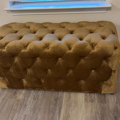 Gold/Brown Fully Upholstered Tufted Bench 41"L x 17"W x 20"H(READ PICKUP DETAILS IN DESCRIPTION) 