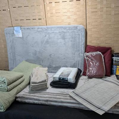 Plush Bathmats, Bedspread with Pillow Shams, Placemats, Linen Napkins, Tablecloths & Curtains 