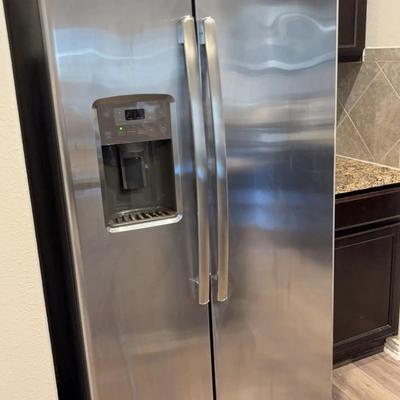 GE Refrigerator (2 Door) 36.5"W x 33"D x 69.5"H (READ PICKUP DETAILS IN DESCRIPTION) 