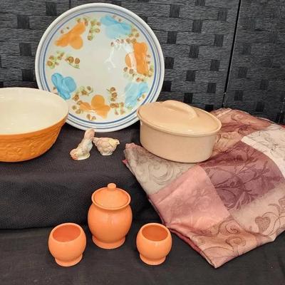 Variety Fall Serving: (Mixing & Salad Bowl, Covered Dish, Tablecloth (86"x 58"), Condiment Holders)