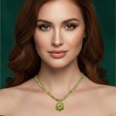 Lot 001 
14K Yellow Gold Peridot & Diamond Necklace
