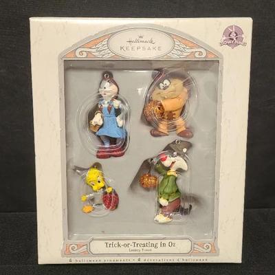 Hallmark Keepsake Ornaments  - Looney Tunes Trick-or-Treating In Oz