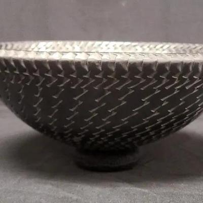 Textured Tejido Black Graphite-Sheen Mata Ortiz Bowl By Reynaldo Quezada 