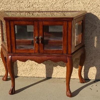 Dramatic Display Cabinet With A Petite Profile 