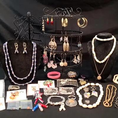 Jewelry Display Racks With Jewelry 