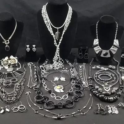 Modern Style Black Jewelry 