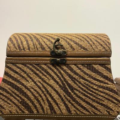 A Great Selection of Indoor Decor and Framed Artwork 