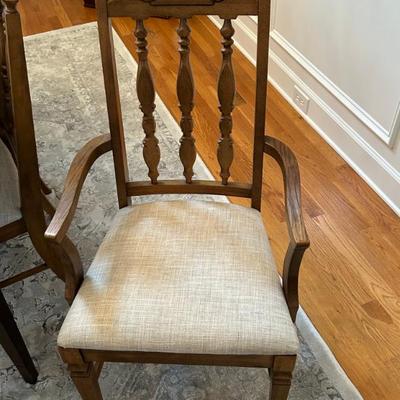 Oval Dining Table w/ Leaf Insert and Six (6) Chairs 