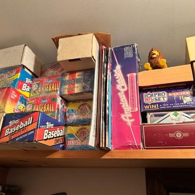 Sale Photo Thumbnail #105: Baseball and football cards