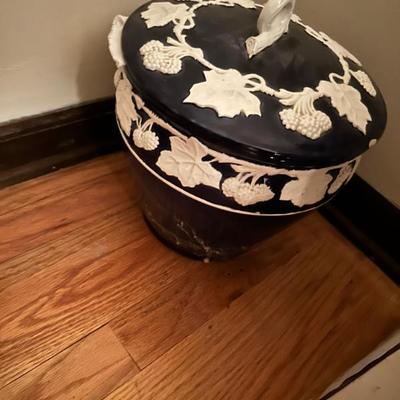 Sale Photo Thumbnail #24: Collectibles including Jasperware