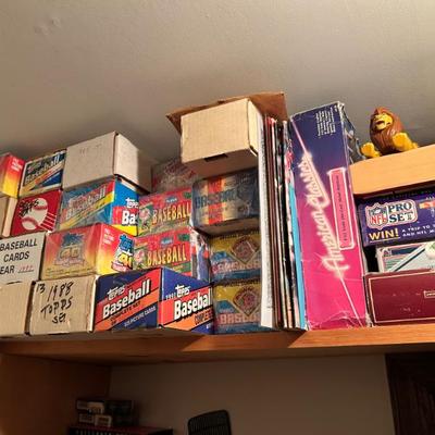 Sale Photo Thumbnail #3: Baseball and football cards