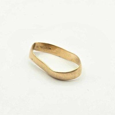 404 • 10k gold ring, 2.7g
