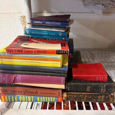 Sale Photo Thumbnail #46: 1080 • book collection