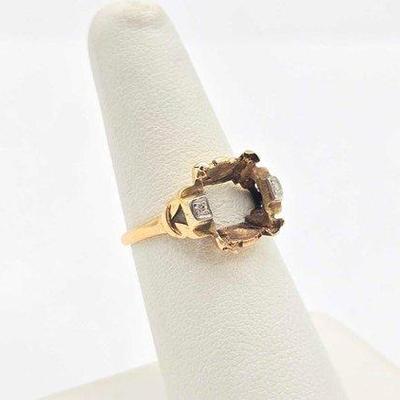 414 • 10k gold and diamond ring, 2.4g