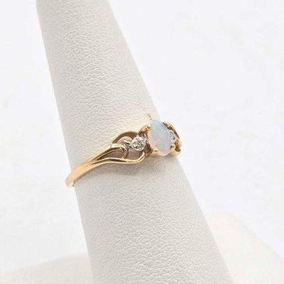 334 • 14k gold, diamond & opal ring, 1.7g