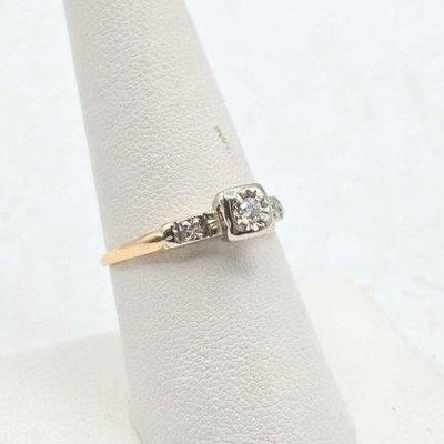 322 • 14k gold and diamond ring, 2.1g