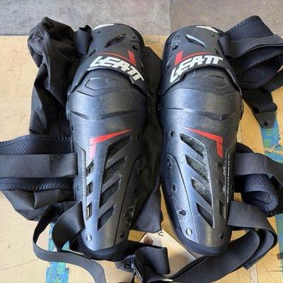 Sale Photo Thumbnail #54: 1504 • leatt dual axis knee guards