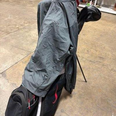 1524 • golf clubs with oakley performance fit jacket