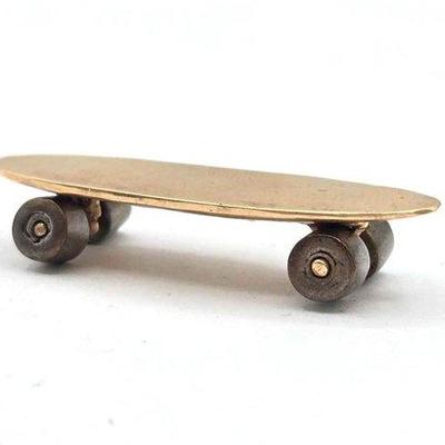 220 • 14k gold skateboard, 13.2g
