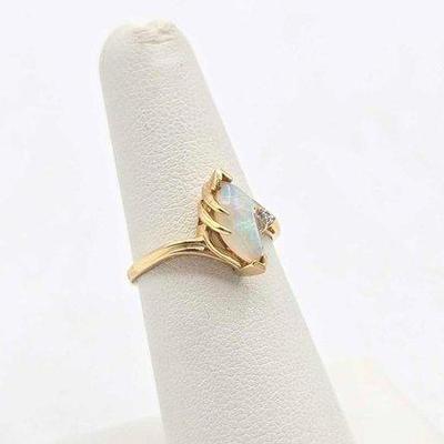 320 • 14k gold, diamond & opal ring, 2.1g