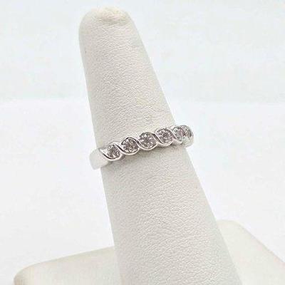 408 • 10k gold and diamond ring, 2.7g