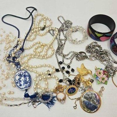 572 • costume jewelry