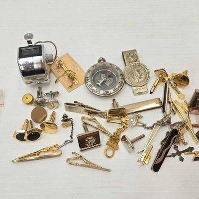 576 • cuff links costume jewelry