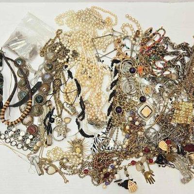 556 • costume jewelry