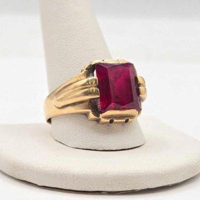 380 • 10k gold ruby ring, 8.4g