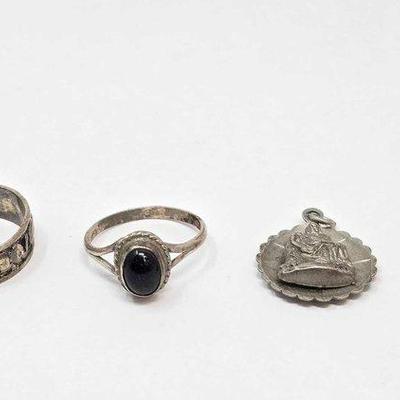 526 • sterling silver rings & pendant, 8.8g