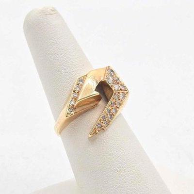 246 • 14k gold and diamond ring, 6.9g