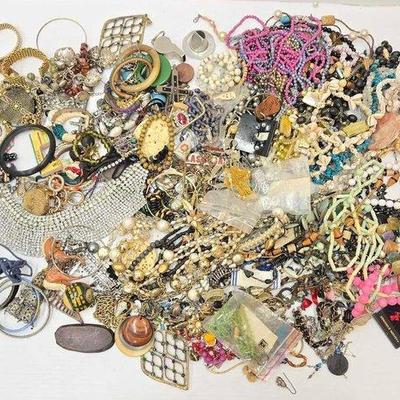 558 • costume jewelry