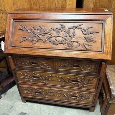 1556 • secretary’s desk