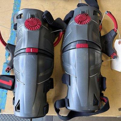 1506 • mobius knee guards