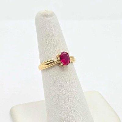 420 • 10k gold and ruby ring, 1.7g