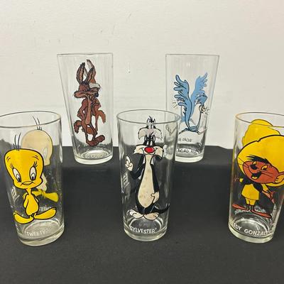 (5) Vtg. 1970’s Warner Bros. Looney Tunes Glass Tumblers 2 Of 3