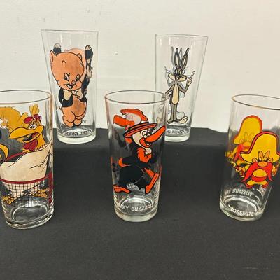 (5) Vtg. 1970’s Warner Bros. Looney Tunes Glass Tumblers 1 Of 3
