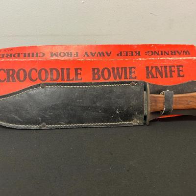 Crocodile Bowie Knife w/Sheath
