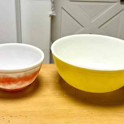 (2) Pyrex Mixing Bowls