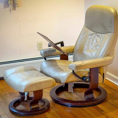 Ekornes Stressless Leather Recliner & Ottoman w/ Swivel Base & Side Table