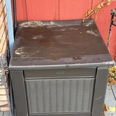 Rubbermaid Outdoor Storage Bin Number Two