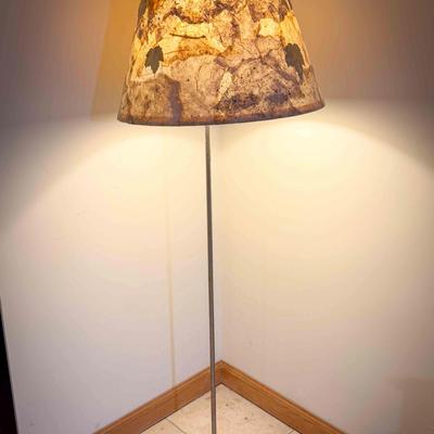 Floor Lamp with Nature-Inspired Leaf-Embedded Shade