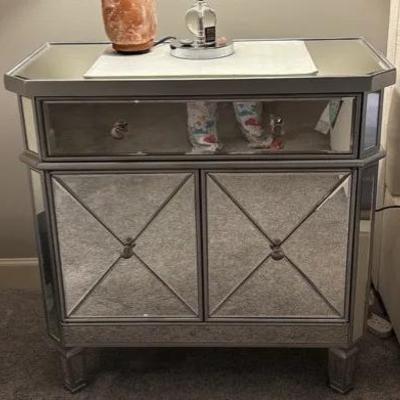 Acantha 2-Door Mirrored Accent Table / Nightstand 