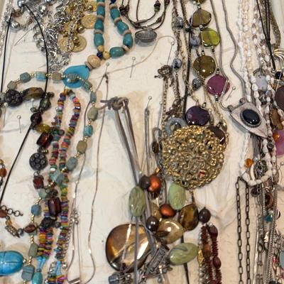 Costume Jewelry Necklace Assortment 