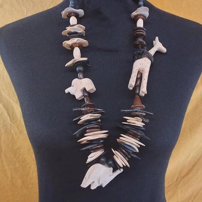 Vintage African Carved Wood Safari Necklace – Elephant & Giraffe, Natural Beads
