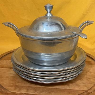 Wilton Armetale 'Plough Tavern' pattern soup tureen set with plates