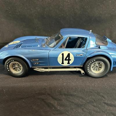 Exoto Racing Legends 1:18 Chevrolet Corvette Grand Sport #14 Diecast Model Car