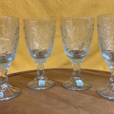 Set of four Princess House Fantasia Poinsettia pressed glass goblets