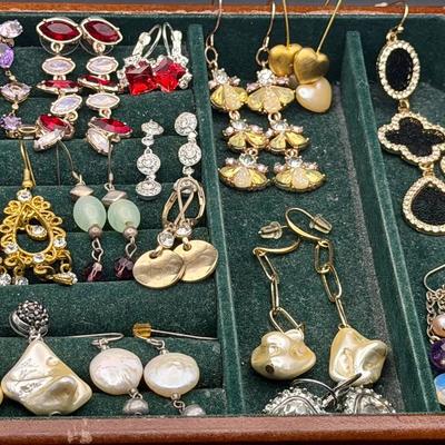Costume Jewelry Earring Lot #1